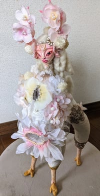Image 2 of 白い鹿　White Doe