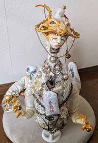 Image 2 of 白い龍女　White Dragoness