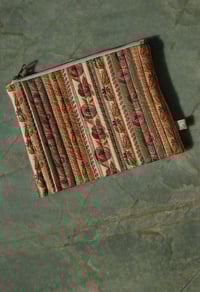 Image 1 of Neceser Mediano Petite Pochette Flores Olive