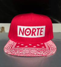 Norte Snapback (Red Flag Print)