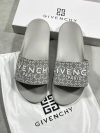Image 6 of Mens Giveaway Sliders (1:1)