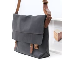 Image 4 of Classic Messenger Large in textured black