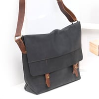 Image 2 of Classic Messenger Large in textured black