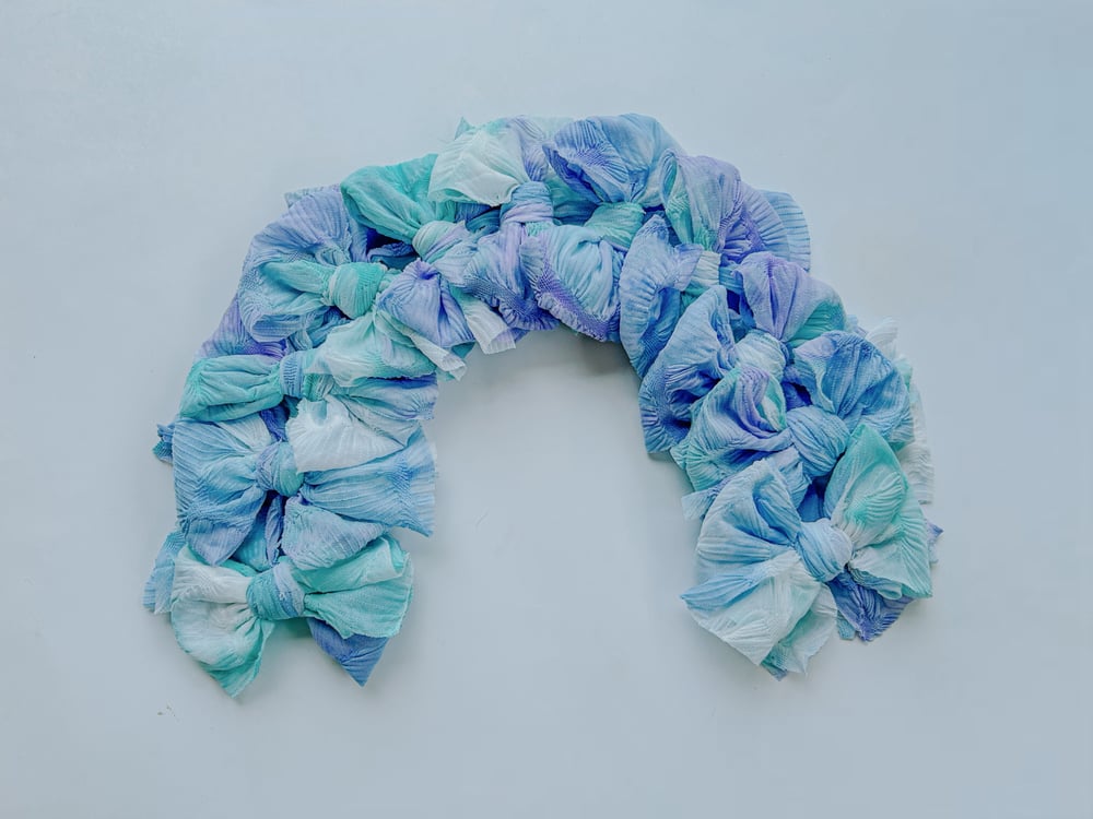 Image of RTS BLUE OMBRÉ BLOOMIE BOW- CLIP