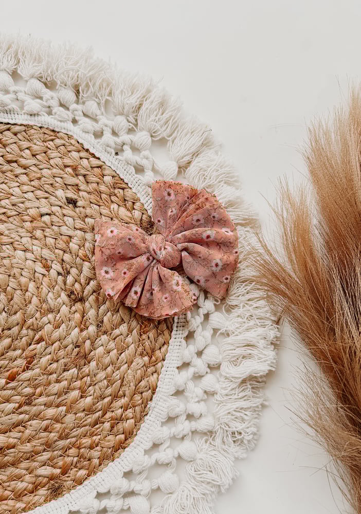 Image of RTS DAINTY MAUVE SUNNIE BOW- CLIP