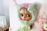 Image 1 of Nineteen Zero Six Friends and Fools exclusive - Curly faux fur hat - Green