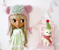 Nineteen Zero Six Friends and Fools exclusive - Helmet hat in Pink