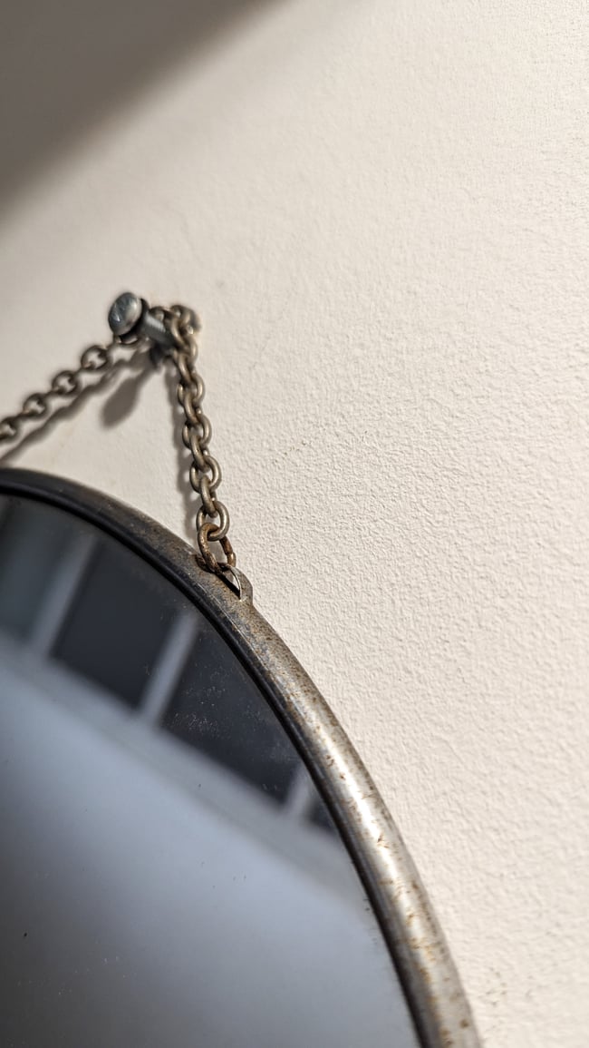 Miroir de barbier rond. 