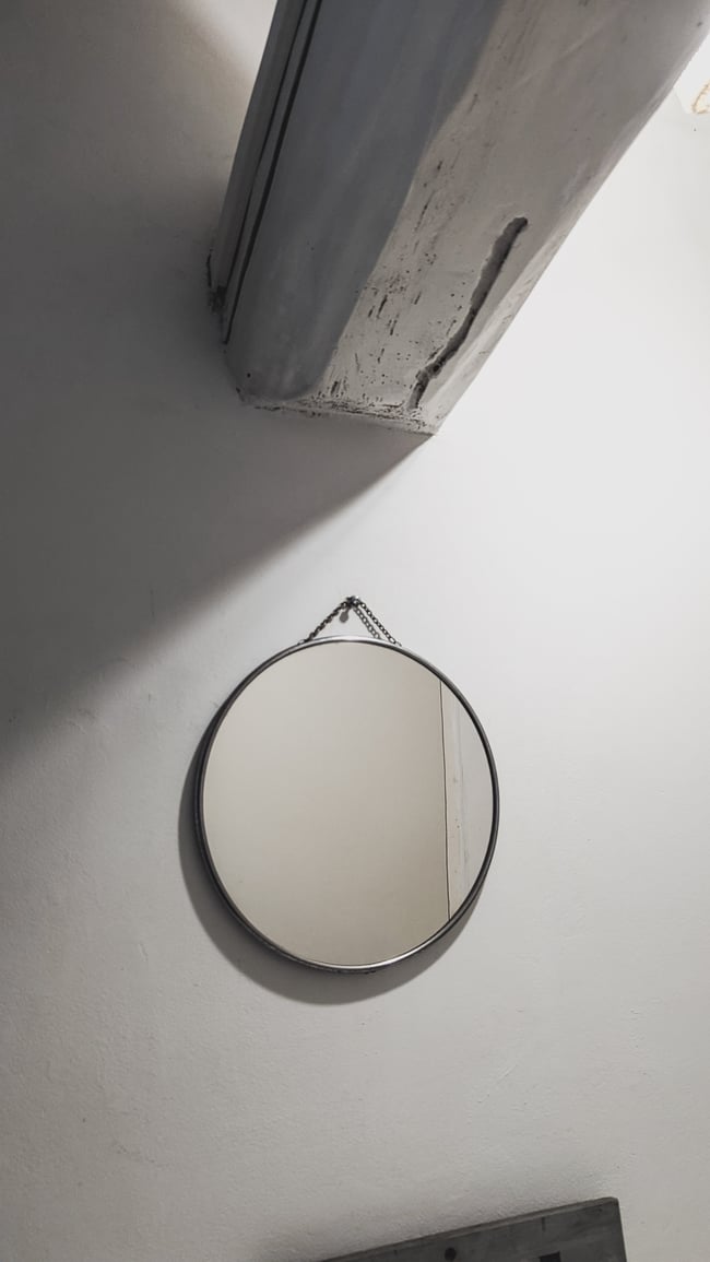 Miroir de barbier rond. 