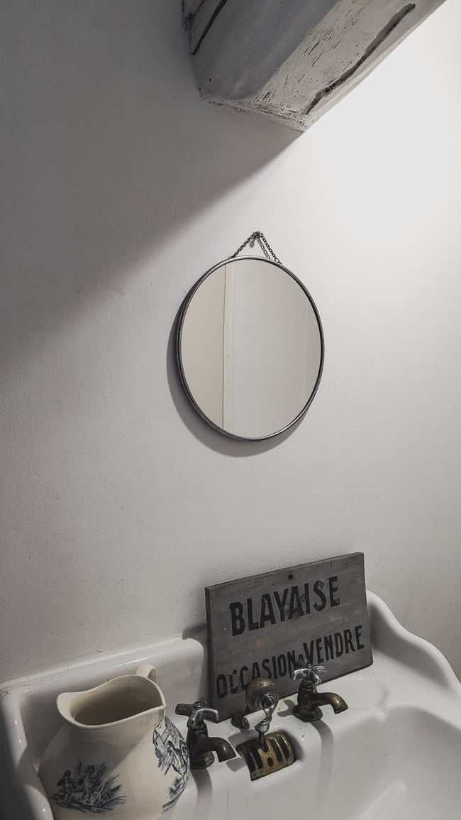 Miroir de barbier rond. 