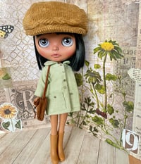 Image 4 of Nineteen zero six Daisy linen coat in Green