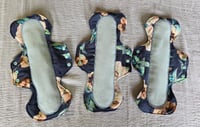 Image 1 of Linen Heavy Flow 3 Pad Set- Navy & Mint Floral