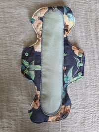 Image 3 of Linen Heavy Flow 3 Pad Set- Navy & Mint Floral