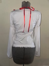 Image 3 of közi long-sleeve cutsew (white x red)