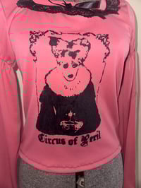 Image 3 of közi long-sleeve cutsew (pink x black)