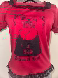 Image 3 of közi short-sleeve cutsew (red x black)