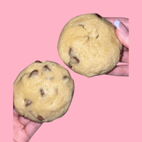 Image 2 of Chocolate chip cookie stuffed with nutella