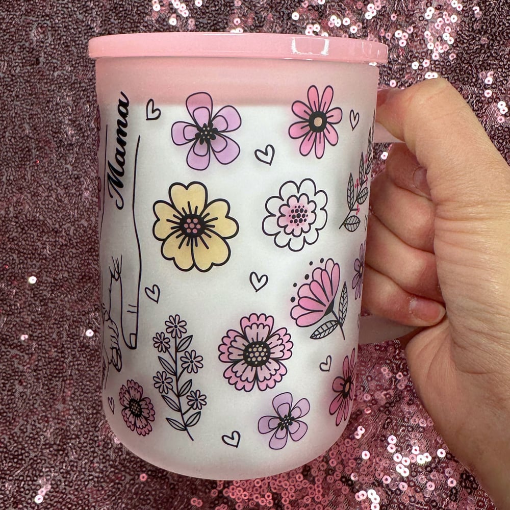 Image of Mama Hands 17oz Glass Mug🫶