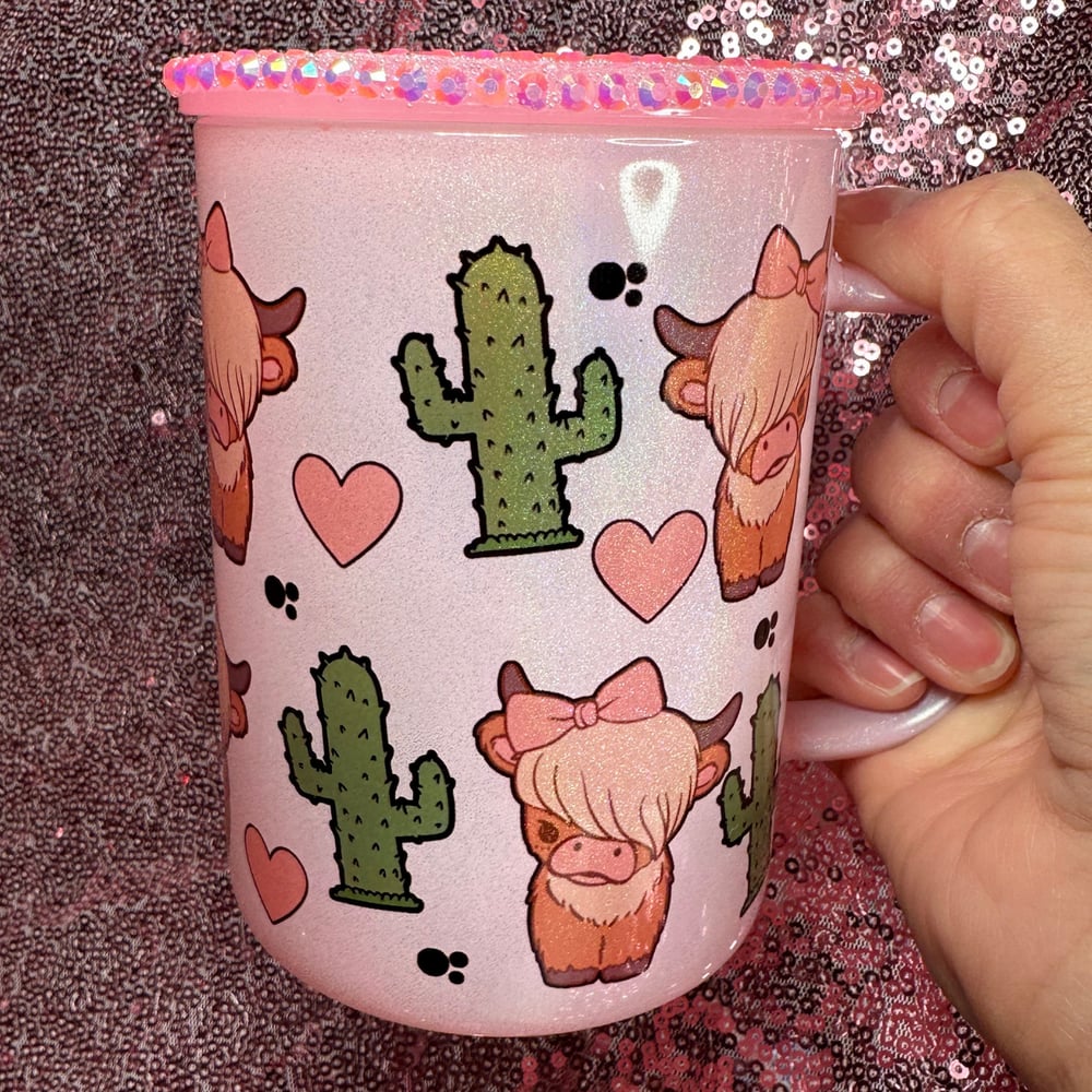 Image of ✨SHIMMER✨ Highland Cow 17oz Glass Mug🐮💖