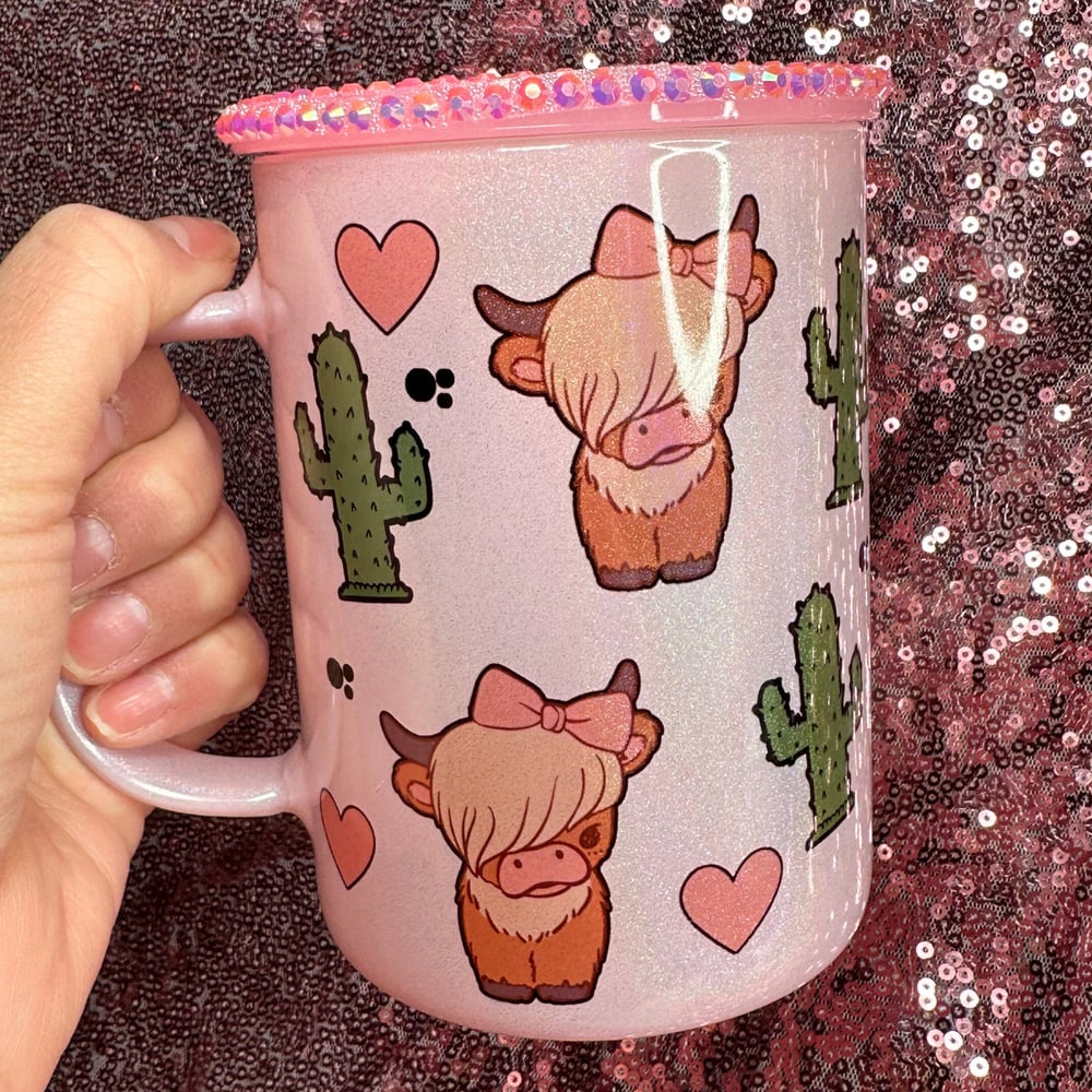 Image of ✨SHIMMER✨ Highland Cow 17oz Glass Mug🐮💖