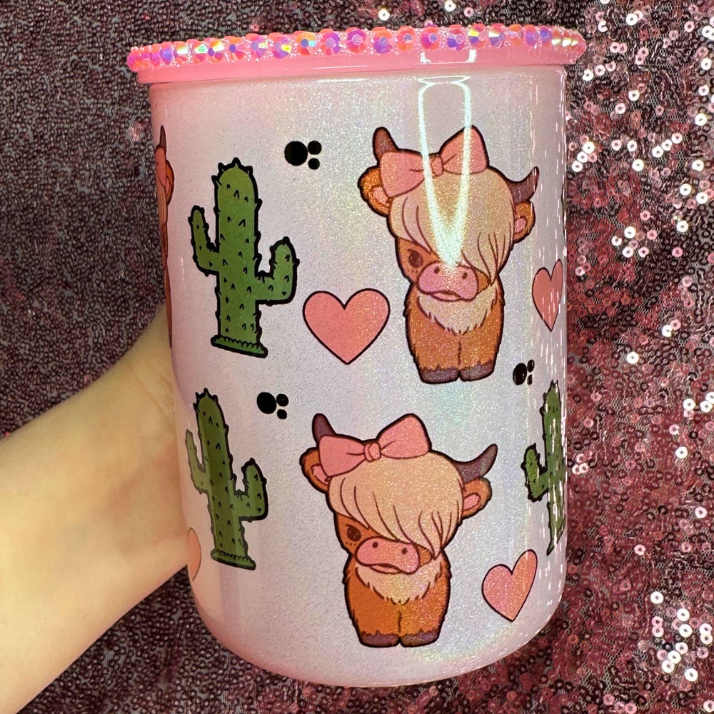 Image of ✨SHIMMER✨ Highland Cow 17oz Glass Mug🐮💖
