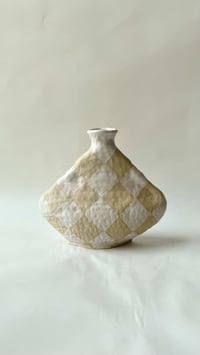 Image 1 of Organic texture Diamond vase- M