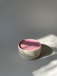 Image 2 of Pino Plate pink