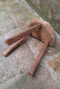 Image 5 of Tabouret tripode art populaire