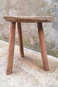 Image 2 of Tabouret tripode art populaire
