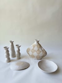 Image 2 of Organic texture Diamond vase- M