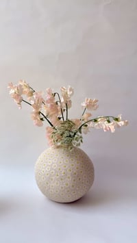 Image 2 of Daisy Moon vase- L