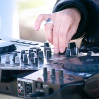 SEWCIAL SESSIONS - DJ & SEWING 