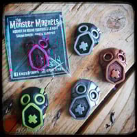 Image 1 of Mini Magnet "GAZ MASK" [Sur Commande]