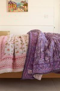 Image 2 of Lilac Indian Paisley Quilt