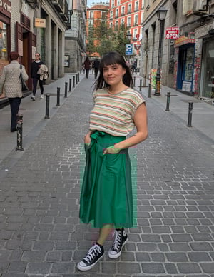 Image of Falda con cinturón y bolsillos
