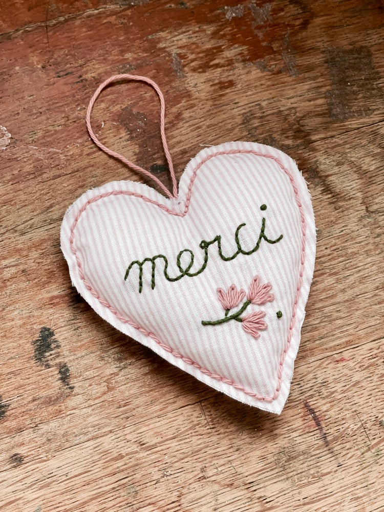 Image of Broderie - Coeur rose Merci - Cadeau fin d’année maitresse 