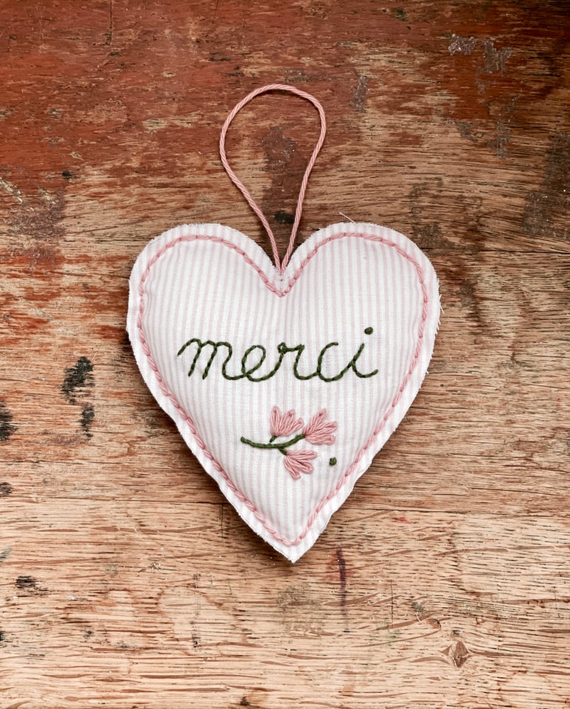 Image of Broderie - Coeur rose Merci - Cadeau fin d’année maitresse 