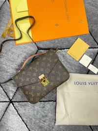 Image 4 of Love Bag (1:1)