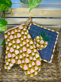 Image 2 of Oven Mitt & Pot Holder Set 