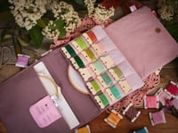 Image 2 of Pochette Broderie taille L CHINGU "Fleurs Japonaises violettes"