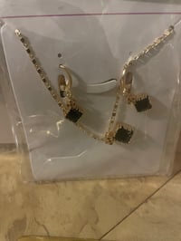 14k earrings set , any color white or pink.
