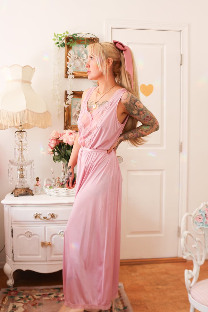 Image of Vintage 1970s Flair Pastel Fuchsia Nightgown (Large)