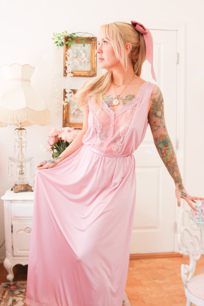 Image of Vintage 1970s Flair Pastel Fuchsia Nightgown (Large)