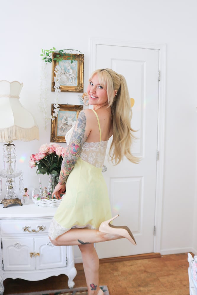 Image of Vintage 1950s/60s Pastel Yellow Springtime Sunshine Slip (Small)