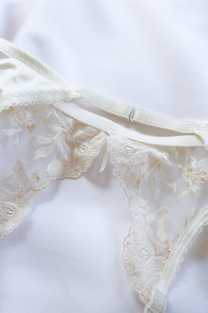 Image of 80s Wacoal Floral Lace Princess Garter (Small)
