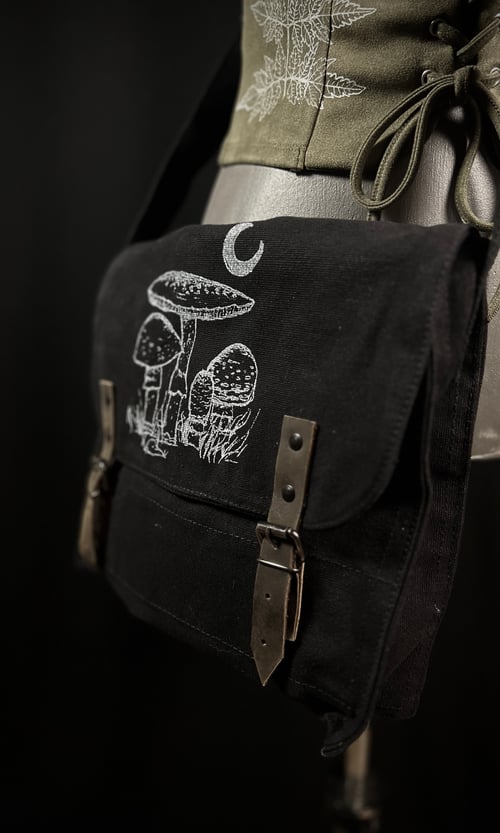 Image of AMANITA MOON CROSSBODY BAG