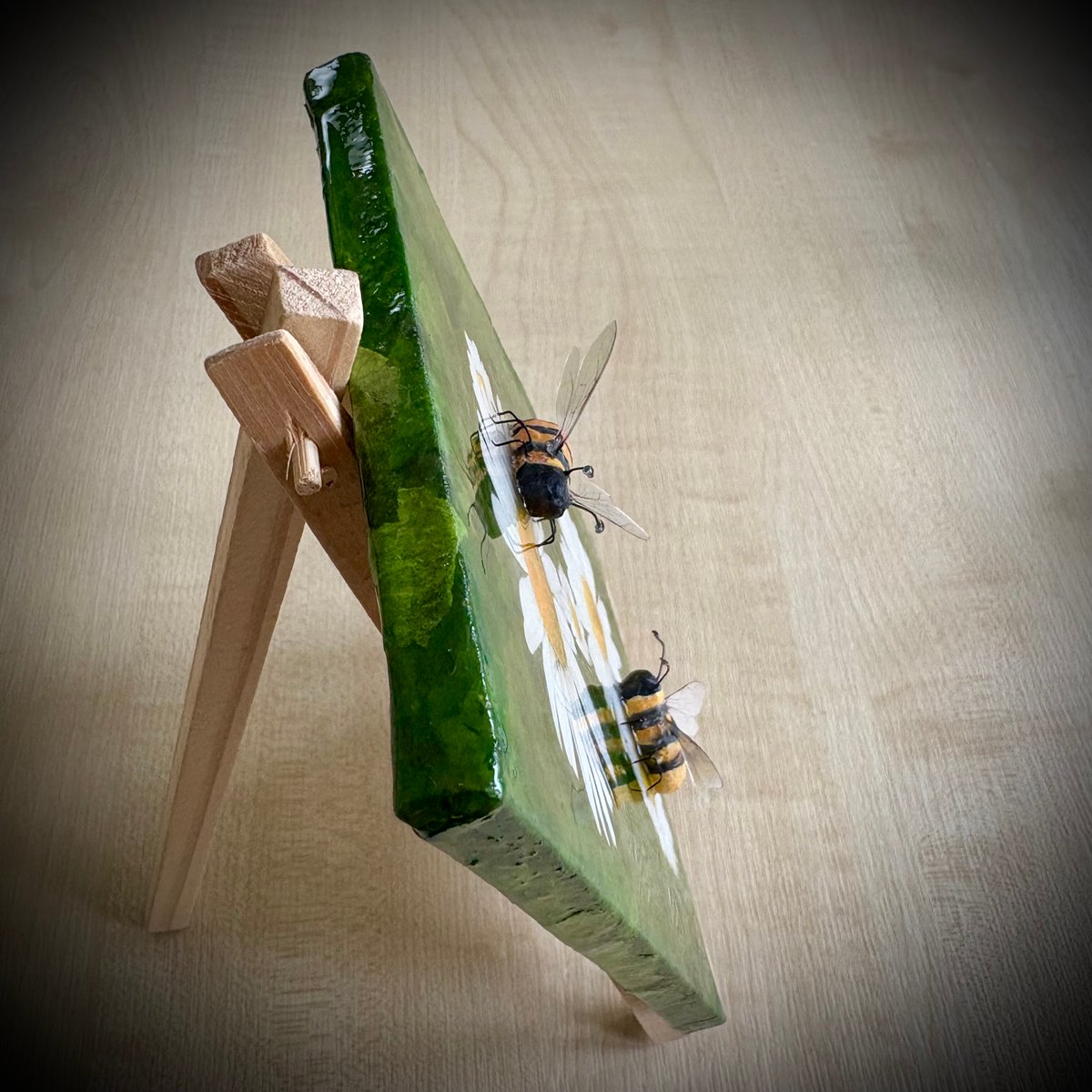 Image of Double Bee Daisy Beeasel