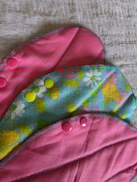 Image 4 of Linen Pad Set for Teens & Petites - Retro Daisy