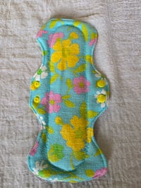 Image 6 of Linen Pad Set for Teens & Petites - Retro Daisy