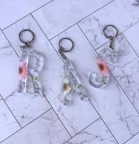 Image 1 of Floral Resin Keychain with Dried Flowers and Silver Flakes 